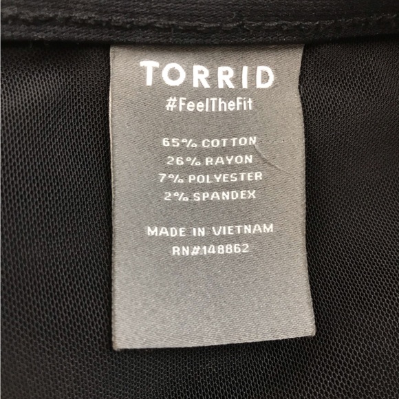 Torrid Bombshell Flare Premium Stretch Women’s Black Jeans - Size 30T - Picture 4 of 4